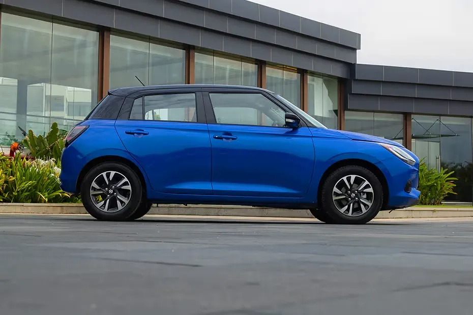 Suzuki Swift 2026 Bleu/Noir — vue 3