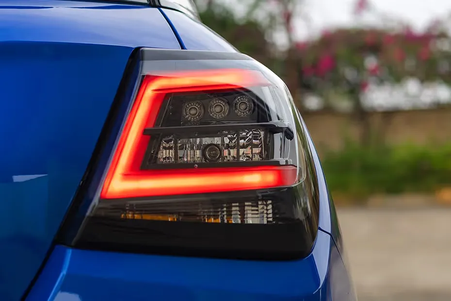 Suzuki Swift 2026 Bleu/Noir — vue 6